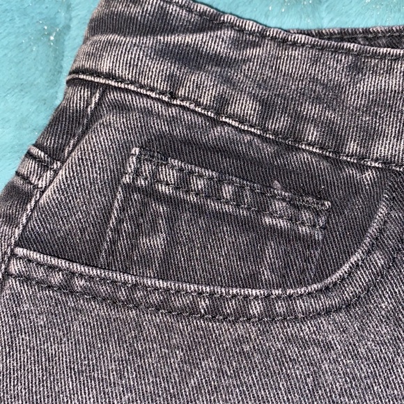 Black-washed denim raw-hem shorts Size M - Picture 4 of 7